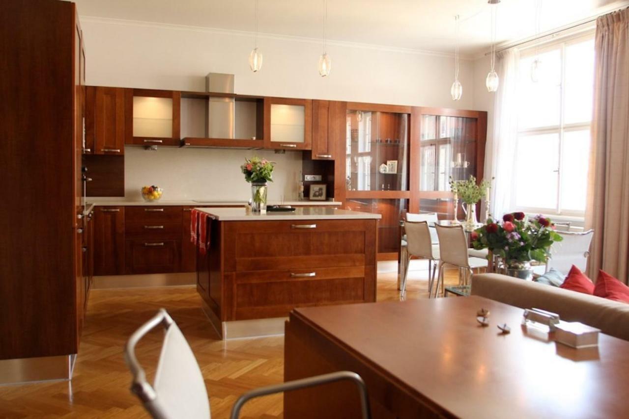 Spacious Elegance In The Heart Of Old Town Prague Ngoại thất bức ảnh